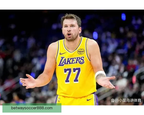 东契奇因16次技犯被禁赛一场 NBA官方宣布罚款26.4万美元 东契奇因16次技犯被禁赛一场 NBA官方宣布罚款26.4万美元